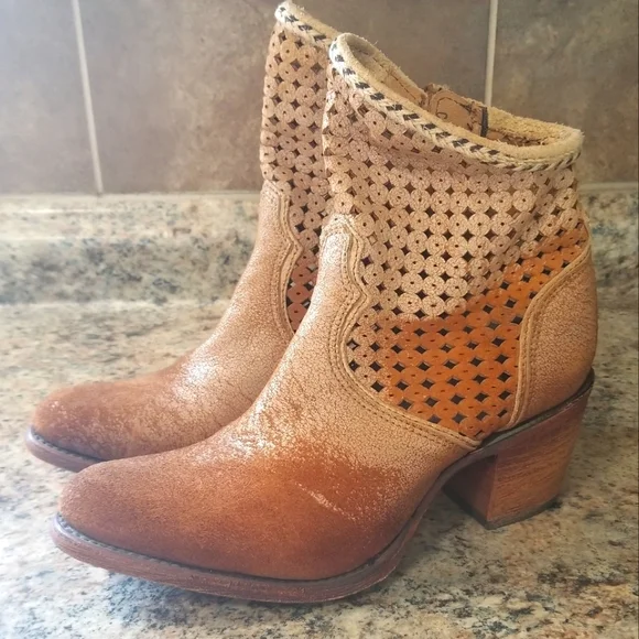Corral Booties, 7.5 - Picture 2 of 4